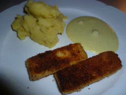Tofish-Sticks mit Kartoffelstampf und 'Remoulade'