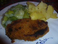 Seitanschnitzel, Lauchgemuese, Kartoffeln