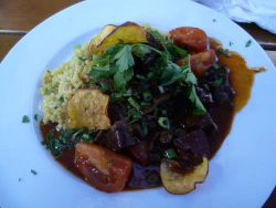 Seitanragout in Orangensauce mit Fenchel und Strauchtomaten