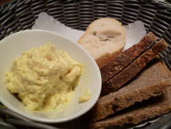 Eieraufstrich mit Brot