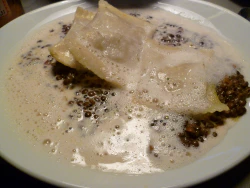 Ravioli mit Kuerbisfuellung an Linsenweissweinsauce