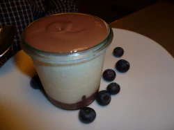 Panna Cotta mit Chutney von roter Birne