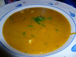 Moehrenkartoffelselleriesuppe mit Raeuchertofu