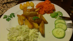 Kartoffelwedges mit Gemuesebeilage